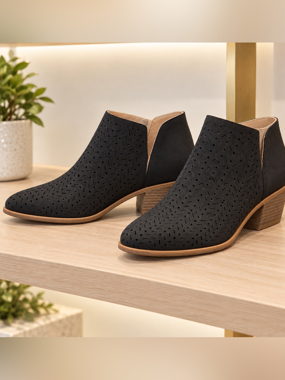 NIB LifeStride Payton Black Perforated Faux-Suede Booties Women’s 10M